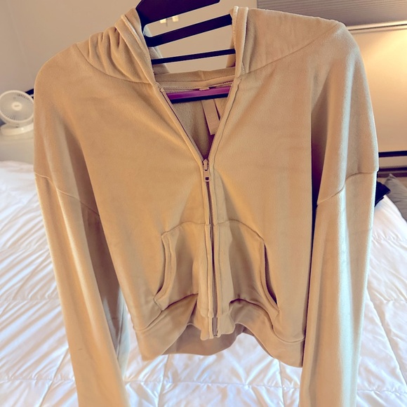Women's SKIMS Velour Hoodie Size L color Honey.  Like new wore one hour. - Picture 2 of 6